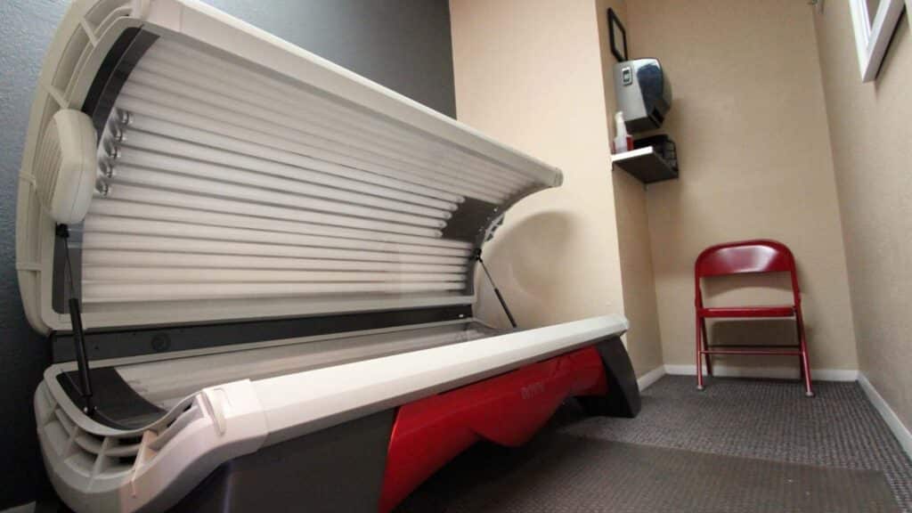 tanning beds in tanning salon