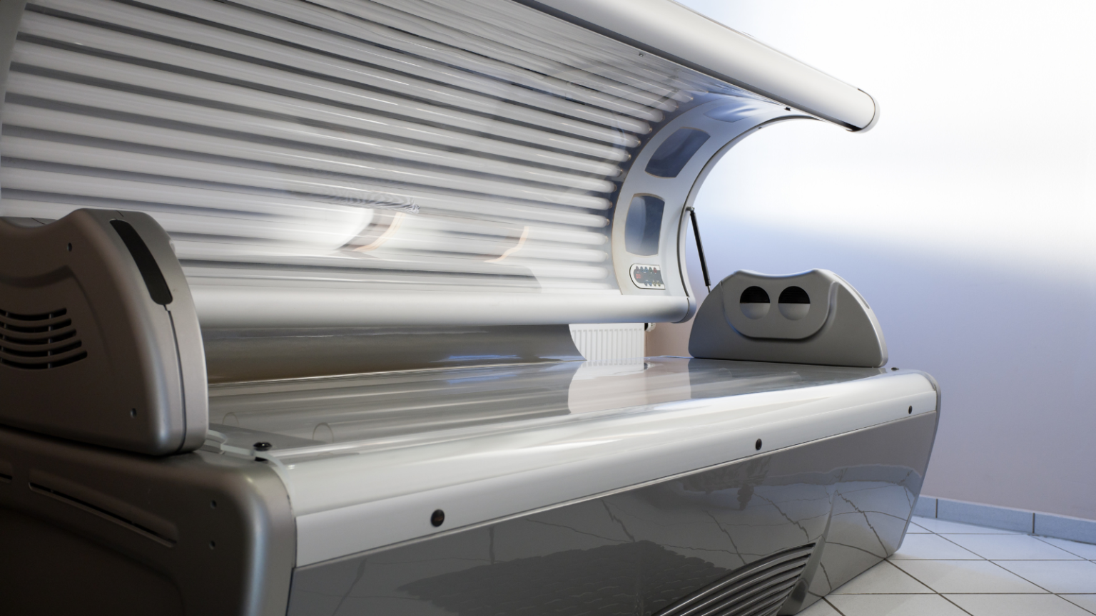 7 Amazing Benefits of Tanning Salons for Glowing Skin